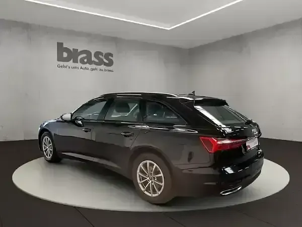 Gebraucht Audi A6 Premium 204 PS (150 kW) 2023 Mythosschwarz metallic Kombi