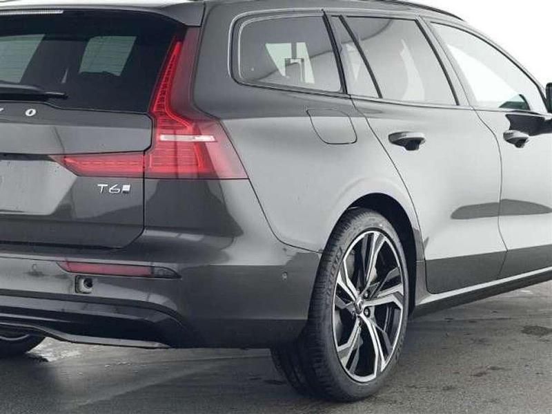 Gebraucht Volvo V60 Plus 349 PS (256 kW) 2025 Platinum grey metallic Kombi