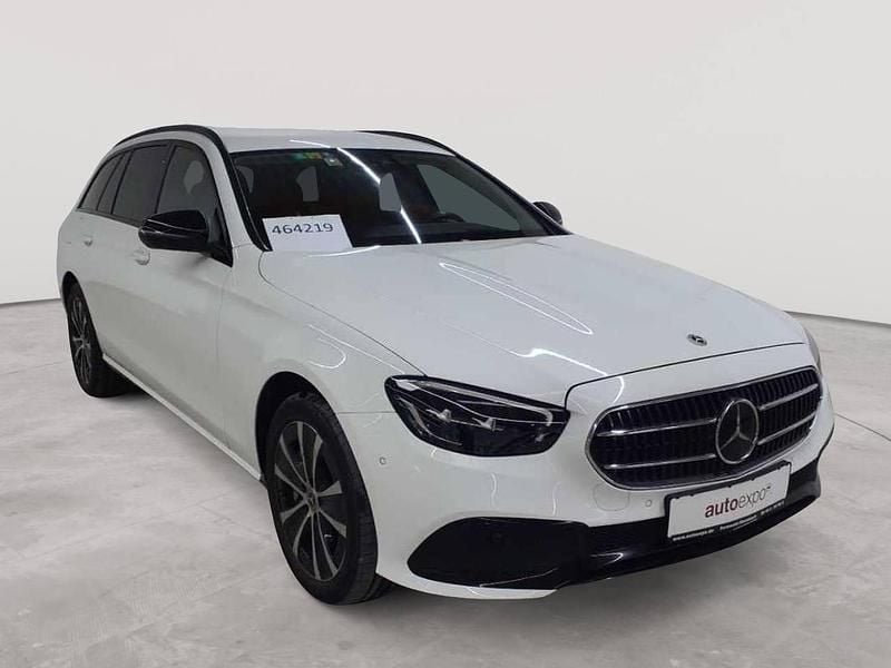 Polarweiß Gebraucht 2022 Mercedes E300 Avantgarde Kombi | 31.090 € (Guter Preis) - Bild 1/4