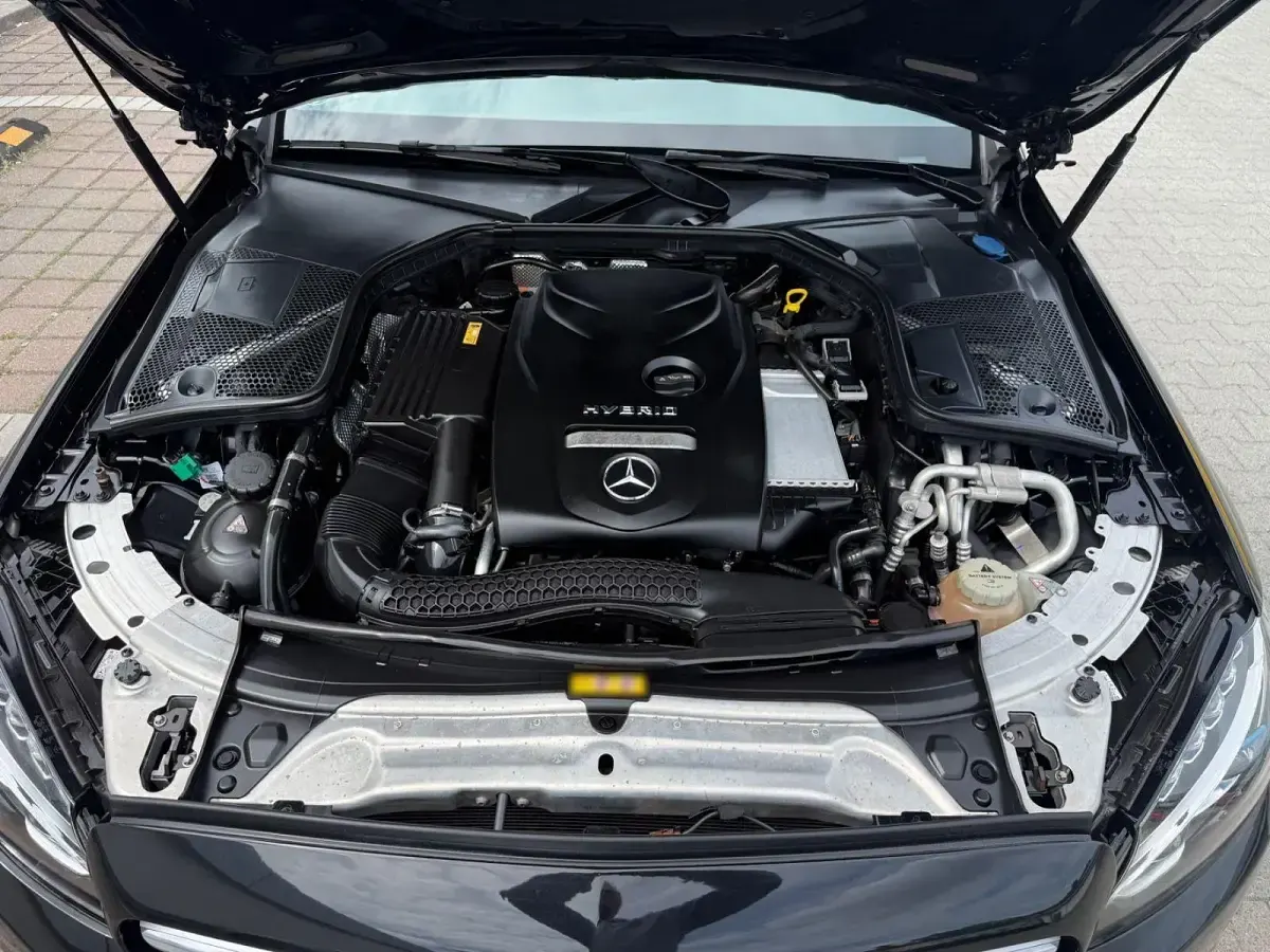 Gebraucht Mercedes C350e Avantgarde 211 PS (155 kW) 2017 Schwarz Limousine