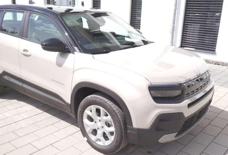 Neu Jeep Avenger Altitude 101 PS (74 kW) 2025 Platinum silver SUV