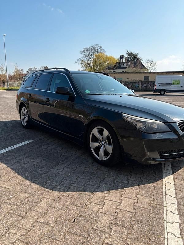 Gebraucht BMW 525 197 PS (144 kW) 2008 Schwarz Kombi