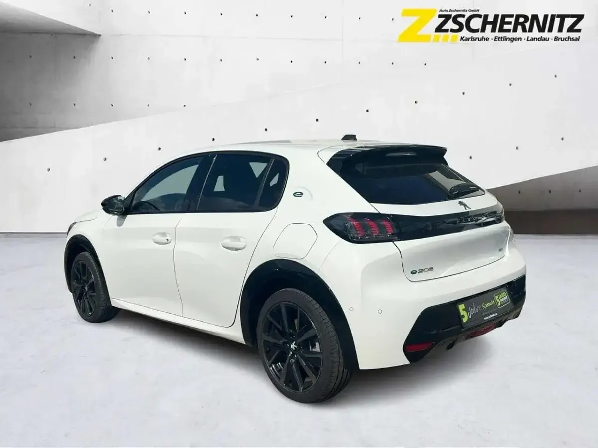 Gebraucht Peugeot 208 GT 114 kW (156 PS) 2023 Lack weiss banquise Kleinwagen