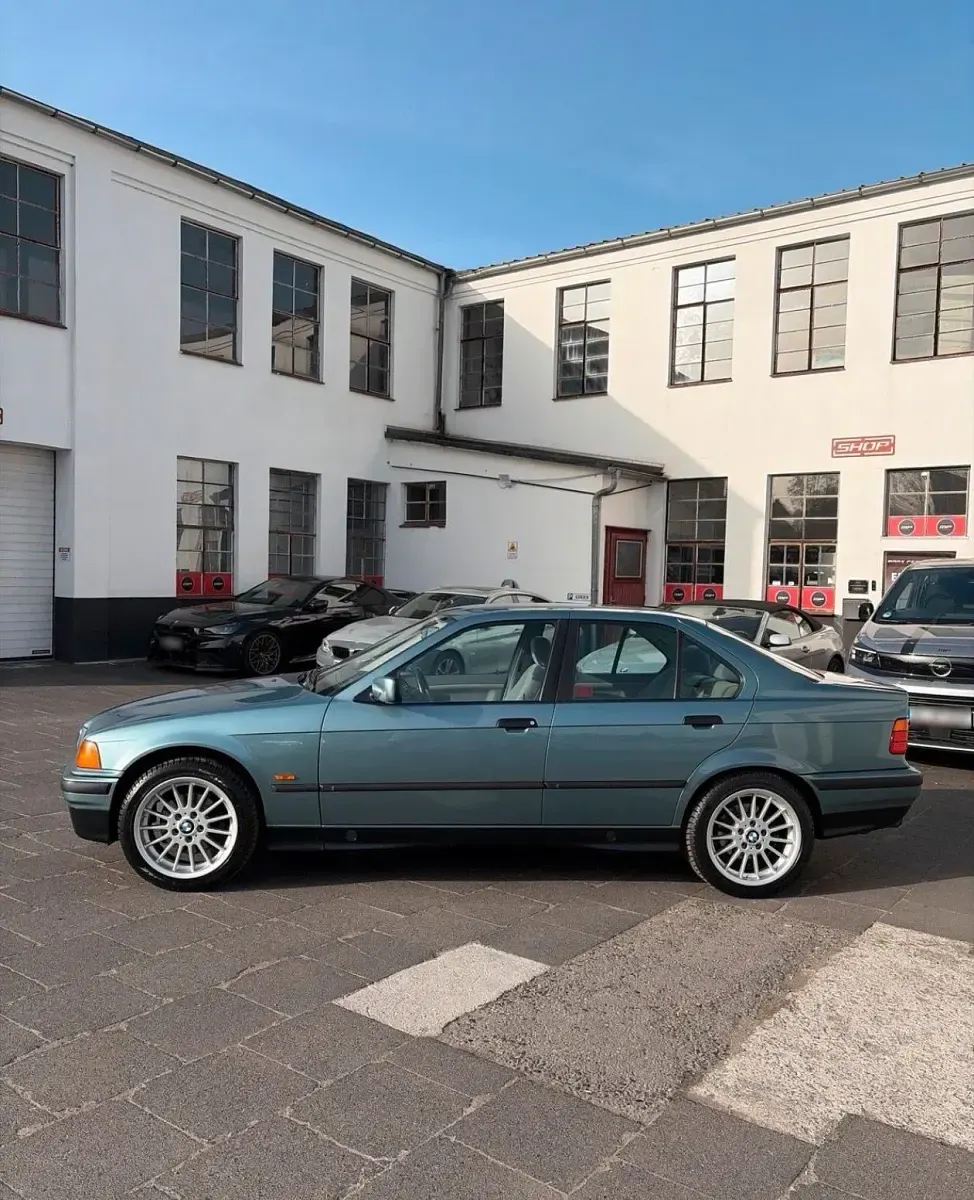 Gebraucht BMW 320 150 PS (110 kW) 1996 Grün Limousine