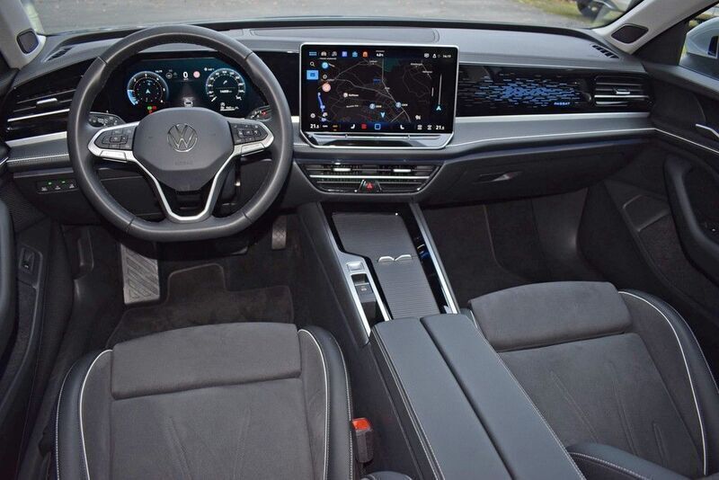 Usata VW Passat Elegance 150 CV (110 kW) 2024 Argento Station wagon