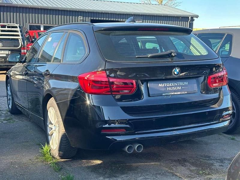 Gebraucht BMW 320 Advantage 190 PS (139 kW) 2018 Schwarz Kombi