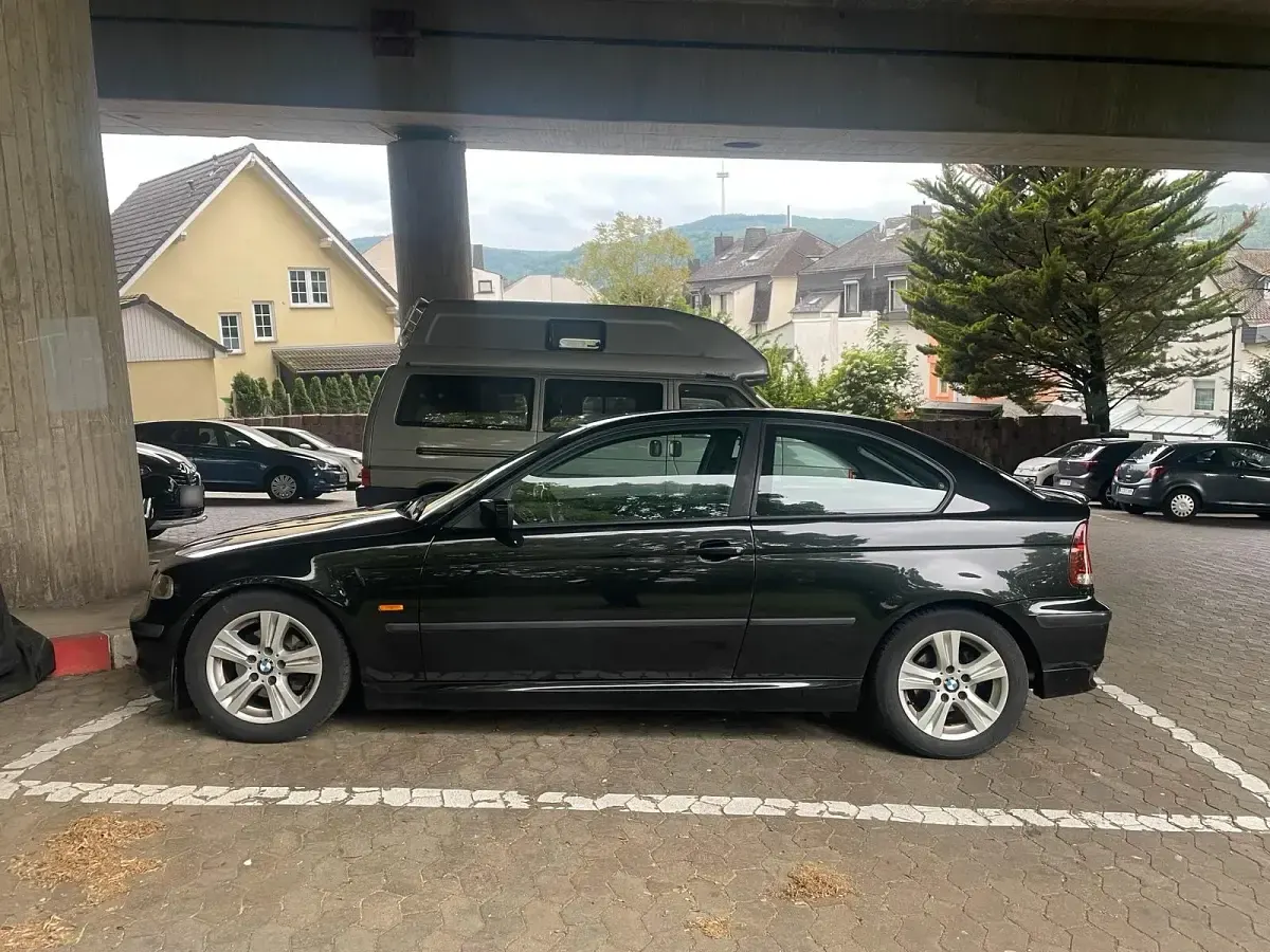 Brugt BMW 318 143 HK (105 kW) 2003 Sort