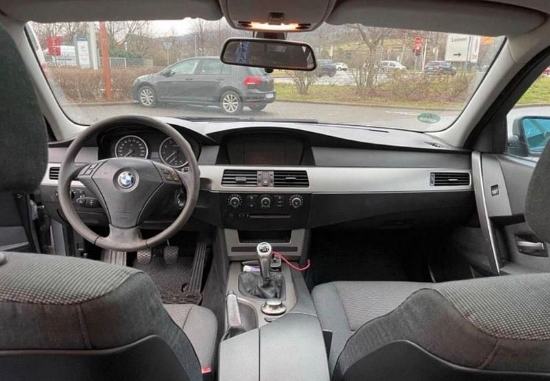 Gebraucht BMW 525 218 PS (160 kW) 2005 Silber Limousine