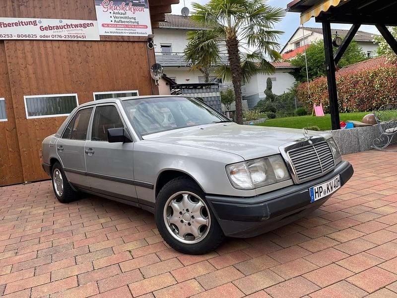 Silber Gebraucht 1987 Mercedes E260 Limousine | 4.300 € - Bild 1/4