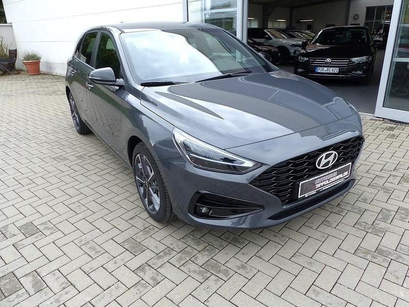 Neu Hyundai i30 Advantage 101 PS (74 kW) 2025 Grau Limousine