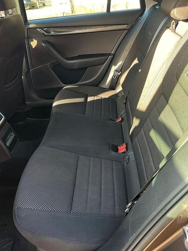 Gebraucht Skoda Octavia 184 PS (135 kW) 2014 Braun Kleinwagen