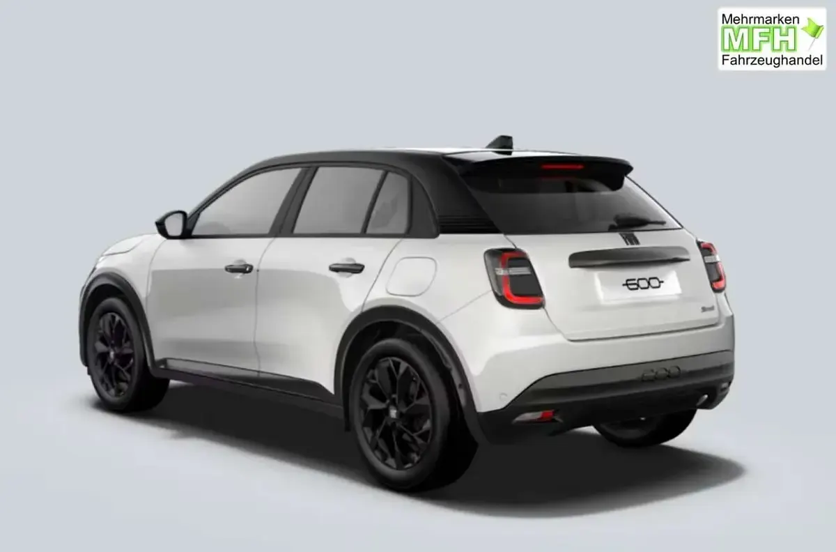 Neu Fiat 600 Street 101 PS (74 kW) 2026 Gelato weiß / dach schw... SUV