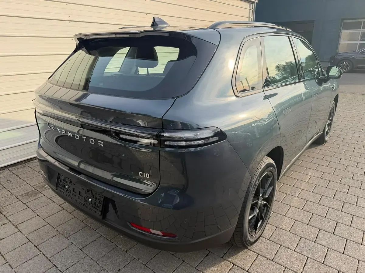 Neu Leapmotor C10 160 kW (218 PS) 2025 Grau SUV