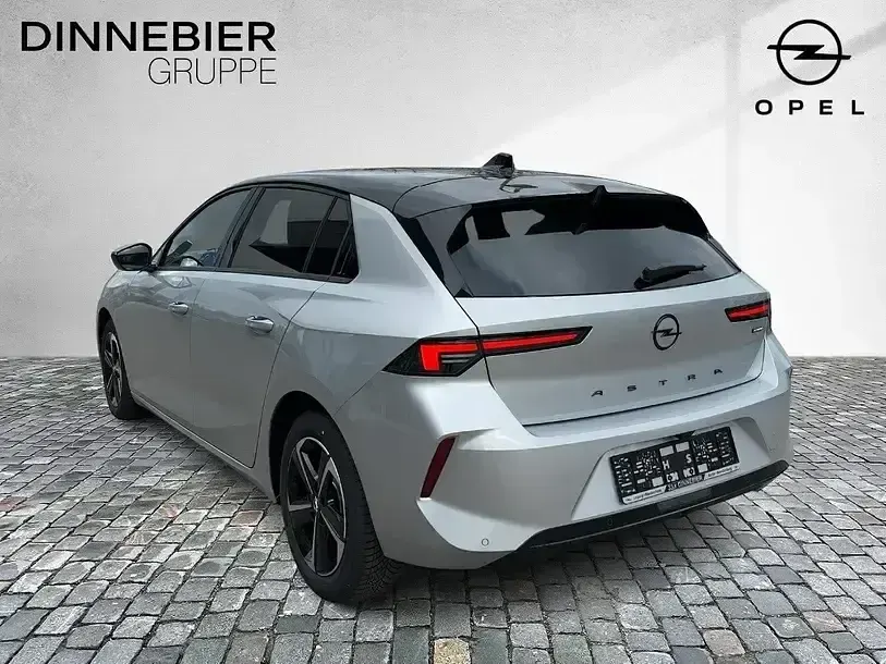 Neu Opel Astra 145 PS (106 kW) 2026 Silber (metallic) Limousine