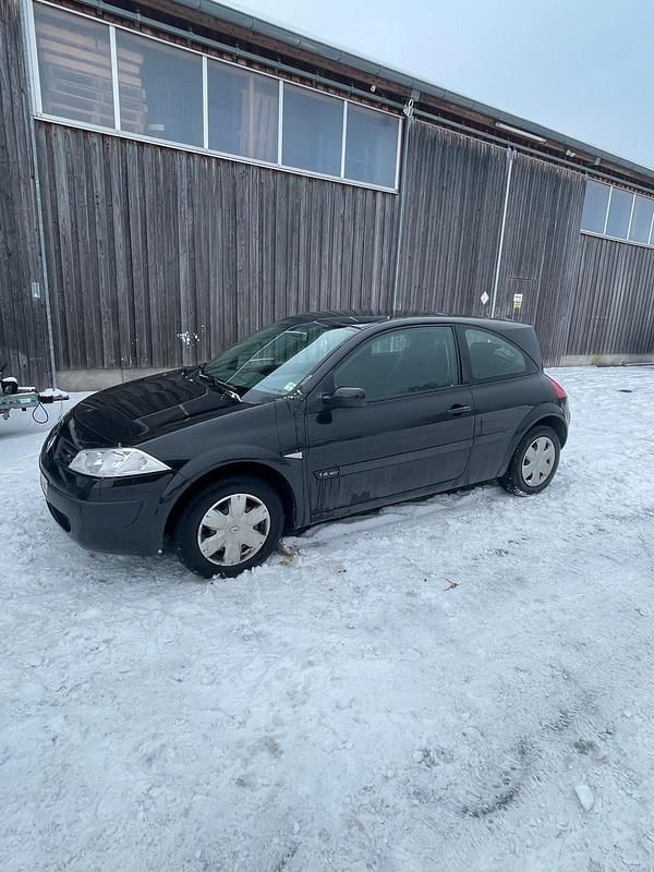 Schwarz Gebraucht 2005 Renault Mégane II Kleinwagen | 1.900 € (Fairer Preis) - Bild 1/4