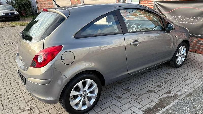 Gebraucht Opel Corsa Active 69 PS (50 kW) 2013 Muskatgrau/muskat braun(m2) Kleinwagen