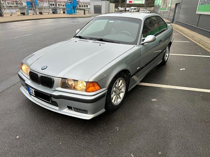 Silber Gebraucht 1997 BMW 320 Performance Coupé | 7.800 € (Teuer) - Bild 1/4
