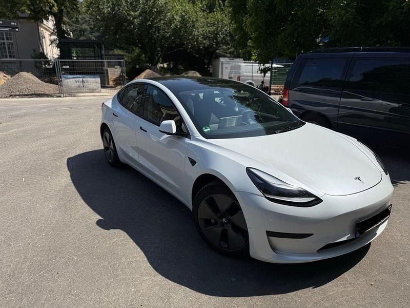 Gebraucht Tesla Model 3 Standard Range Plus 239 kW (325 PS) 2021 Weiß Limousine
