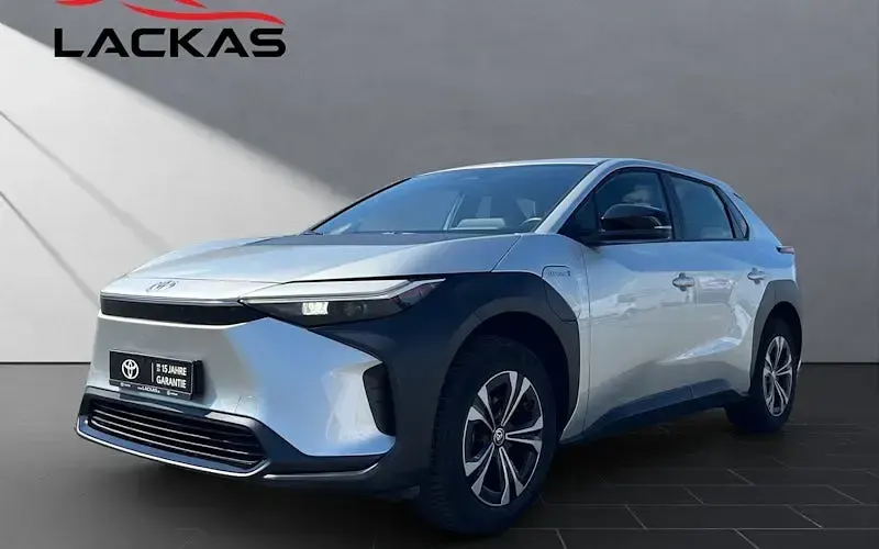 Gebraucht Toyota bZ4X Basis 150 kW (204 PS) 2023 Silber SUV