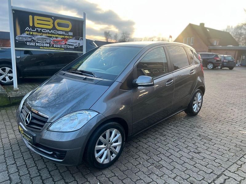 Grau Gebraucht 2011 Mercedes A160 Kleinwagen | 7.890 € (Etwas zu teuer) - Bild 1/4