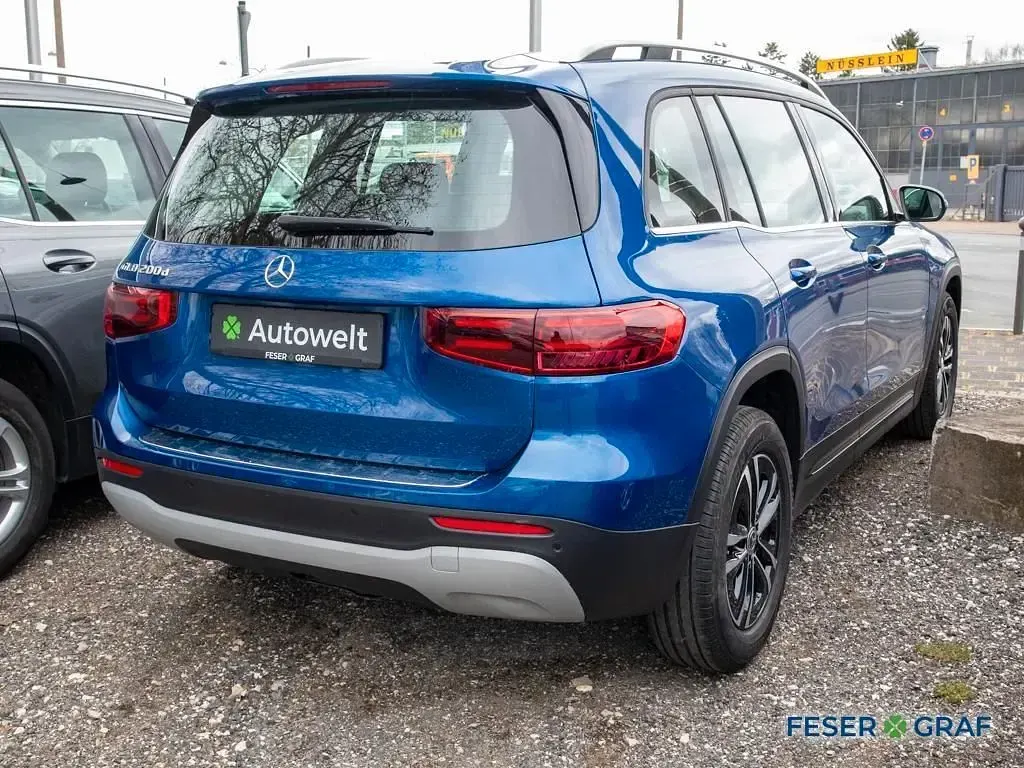Gebraucht Mercedes GLB200 150 PS (110 kW) 2024 Spektralblau met SUV