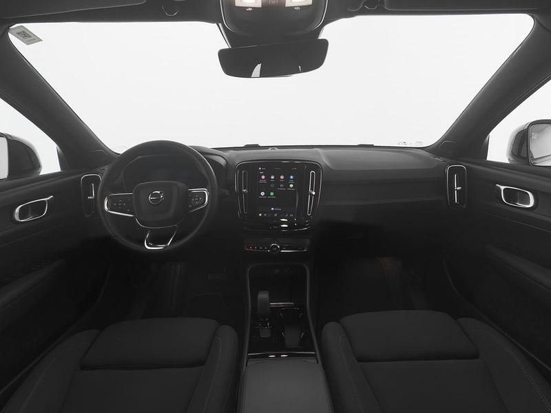 Gebraucht Volvo XC40 Core 169 kW (231 PS) 2023 Weiß crystal white / metallic SUV