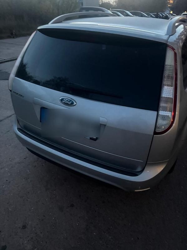 Silber Gebraucht 2009 Ford Focus Kombi | 3.500 € (Etwas zu teuer) - Bild 1/4