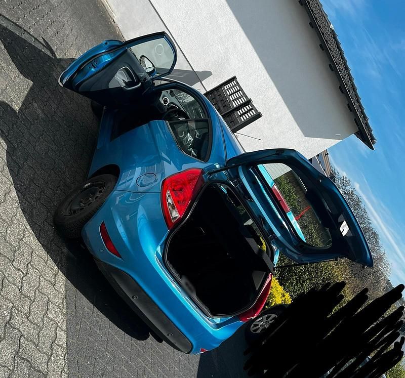 Gebraucht Ford Fiesta 97 PS (71 kW) 2011 Blau Kleinwagen