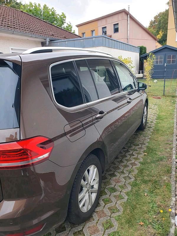 Gebraucht VW Touran Highline 150 PS (110 kW) 2016 Braun Van / Kleinbus