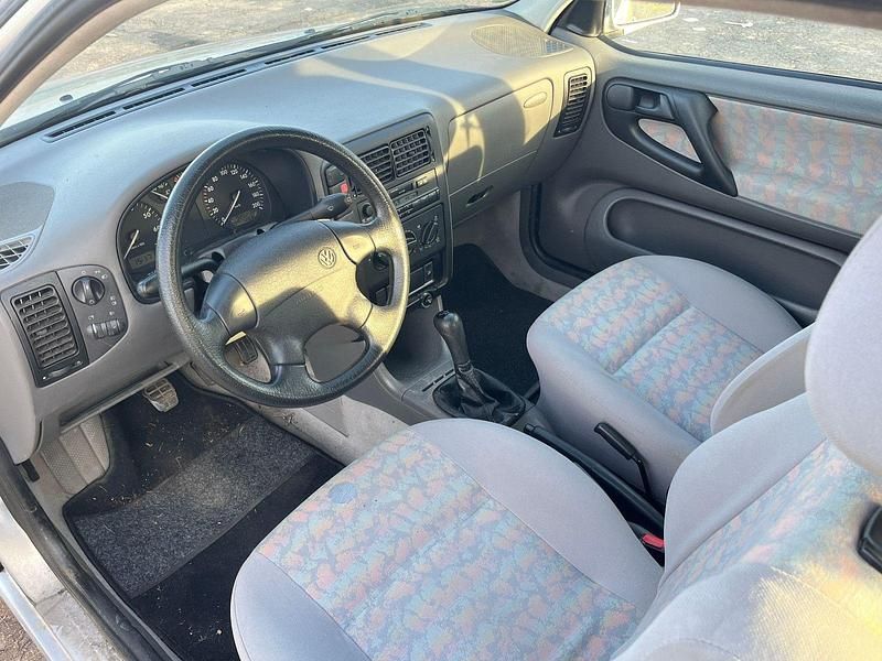 Gebraucht VW Polo 50 PS (36 kW) 1998 Silber Limousine