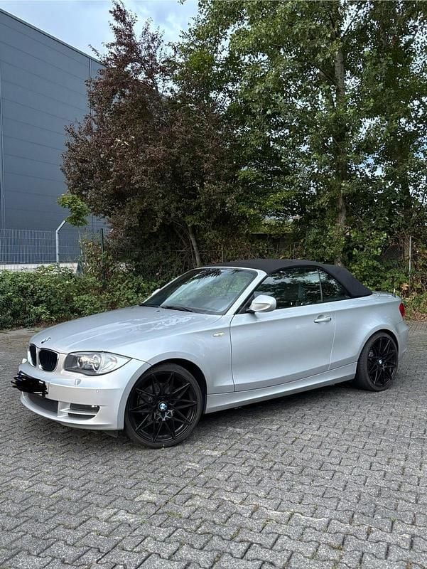 Silber Gebraucht 2010 BMW 120 Cabriolet Cabrio | 11.200 € (Teuer) - Bild 1/4