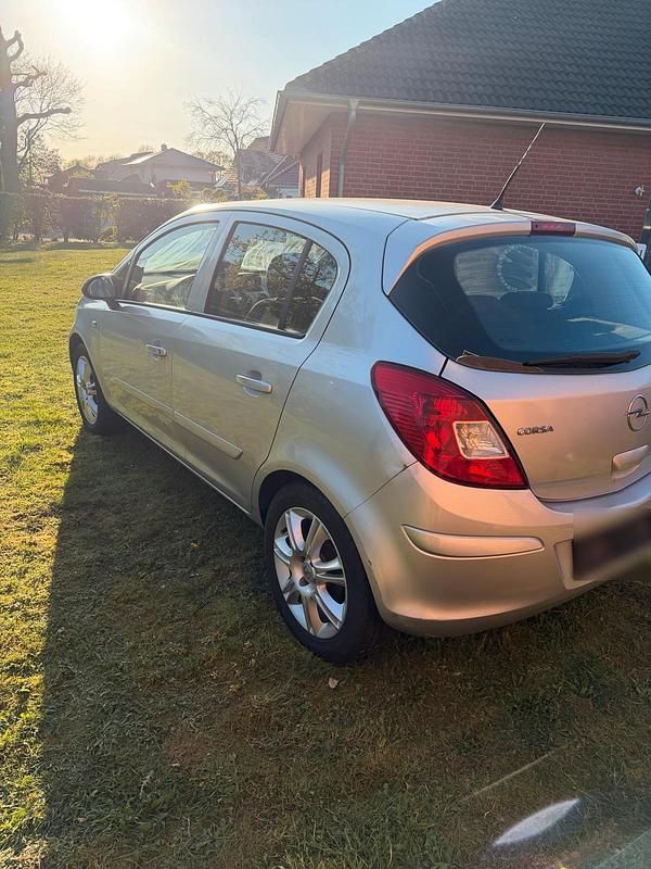 Gebraucht Opel Corsa 80 PS (58 kW) 2007 Silber Kleinwagen