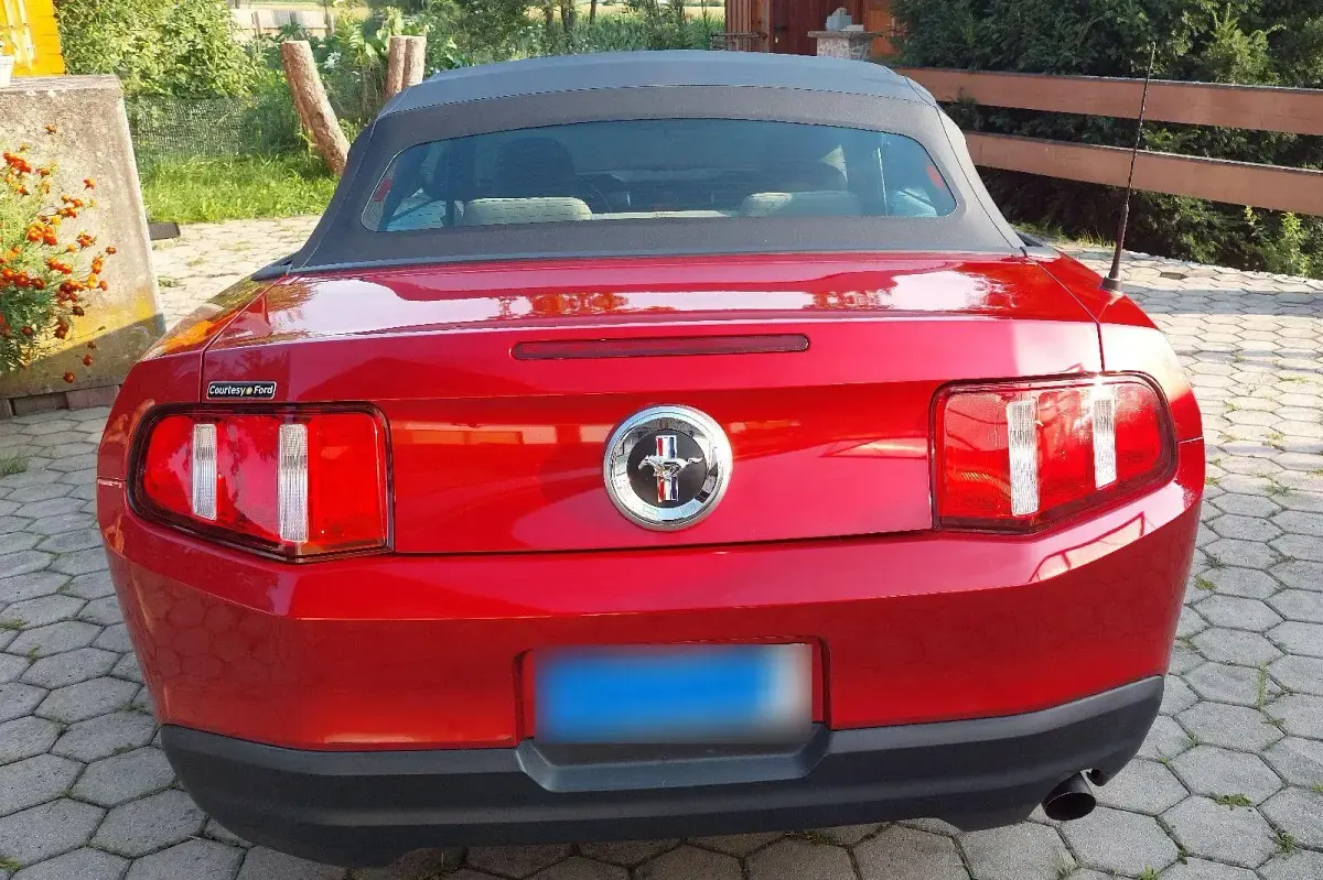 Gebraucht Ford Mustang 213 PS (156 kW) 2009 Rot Cabrio