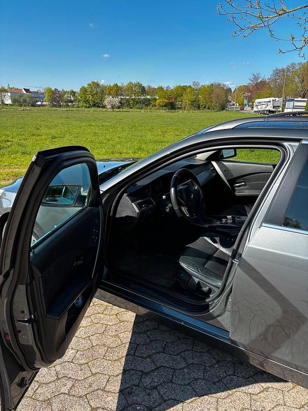 Gebraucht BMW 525 170 PS (125 kW) 2004 Silber Kombi