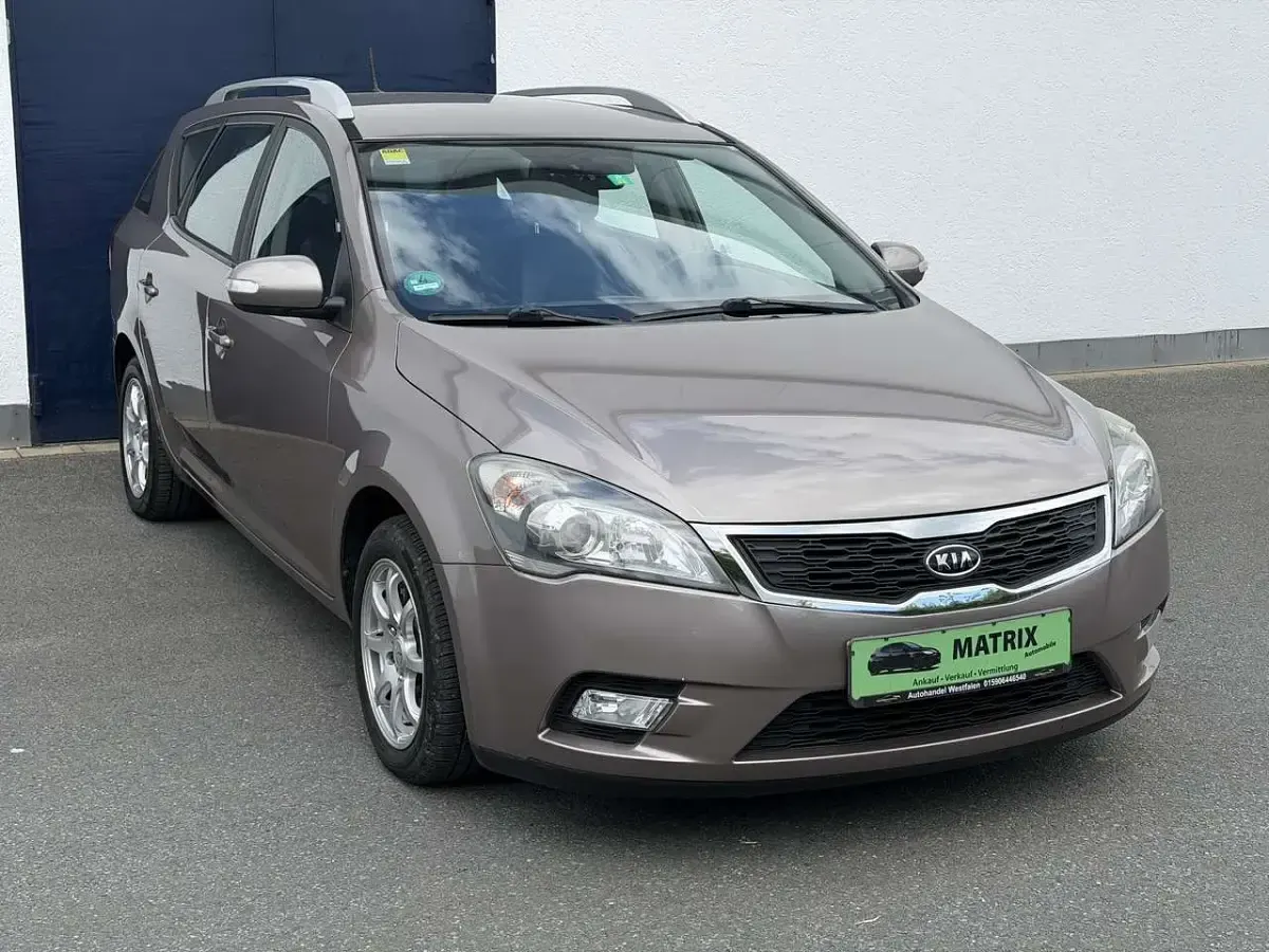 Gebraucht Kia Ceed Spirit 116 PS (85 kW) 2010 Braun Kleinwagen