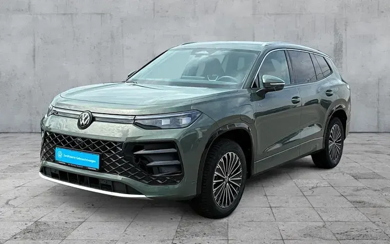 Gebraucht VW Tayron R-line 204 PS (150 kW) 2025 Cipressinogrün metallic SUV