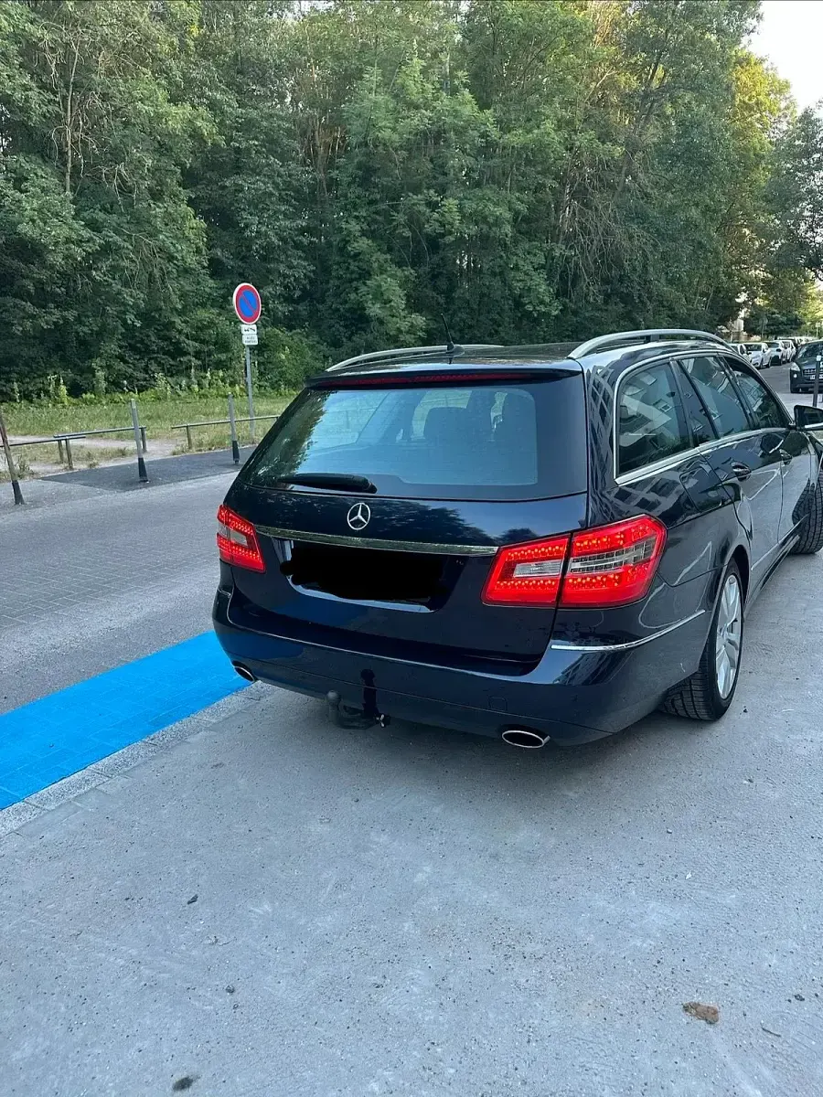 Gebraucht Mercedes E350 Avantgarde 231 PS (169 kW) 2010 Blau Kombi
