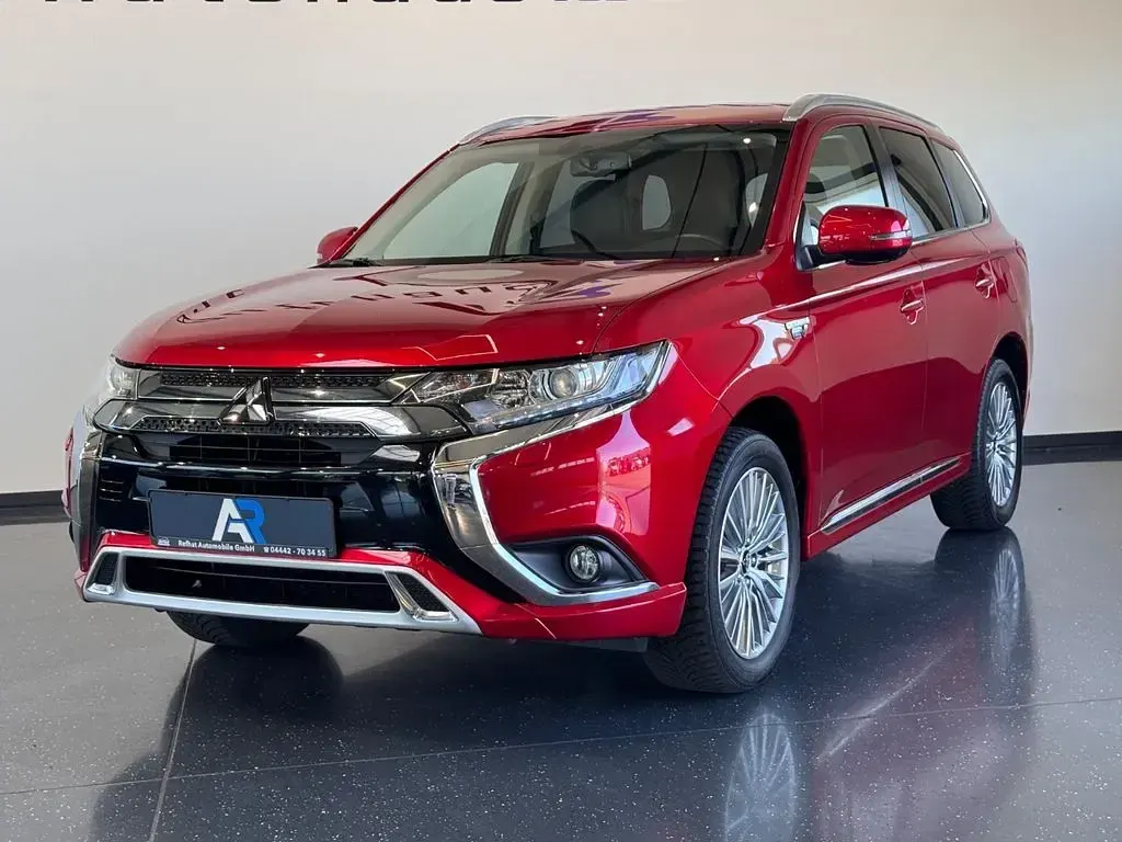 Gebraucht Mitsubishi Outlander P-HEV Basis 224 PS (164 kW) 2019 Rot SUV
