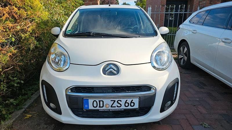 Weiß Gebraucht 2012 Citroën C1 Attraction Kleinwagen | 2.995 € (Etwas zu teuer) - Bild 1/4