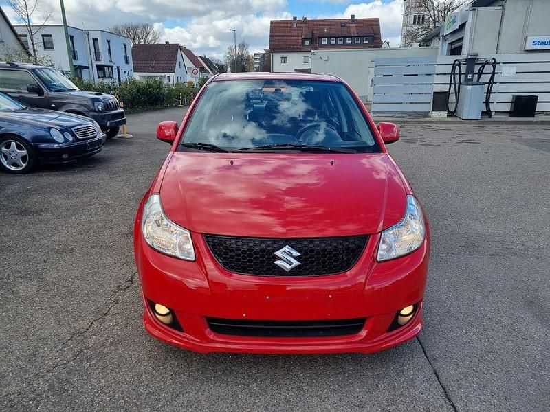 Gebraucht Suzuki SX4 107 PS (78 kW) 2009 Rot Limousine
