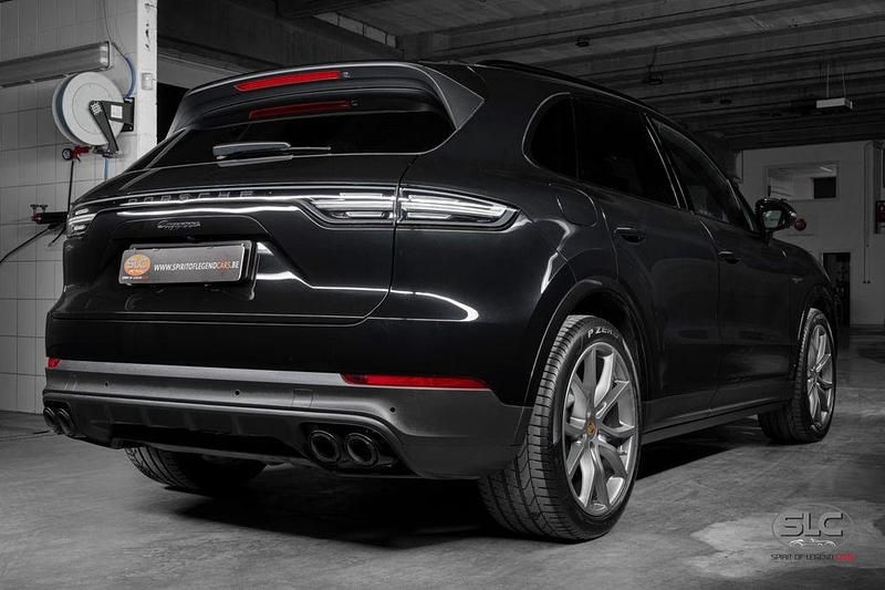 Second-hand Porsche Cayenne Platinum Edition 340 CP (250 kW) 2022 Negru SUV