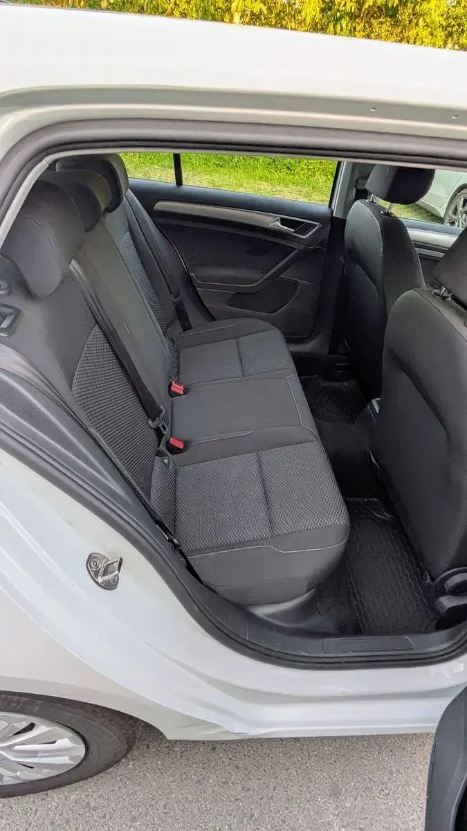Second-hand VW Golf VII Comfortline 110 CP (80 kW) 2019 Alb Berlinǎ