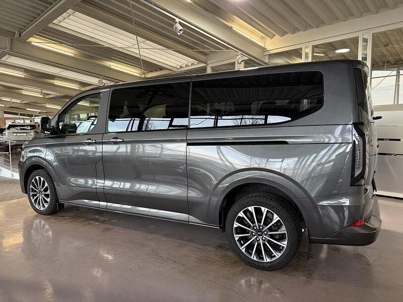 Gebraucht Ford Tourneo Titanium 170 PS (125 kW) 2025 Grau Van / Kleinbus