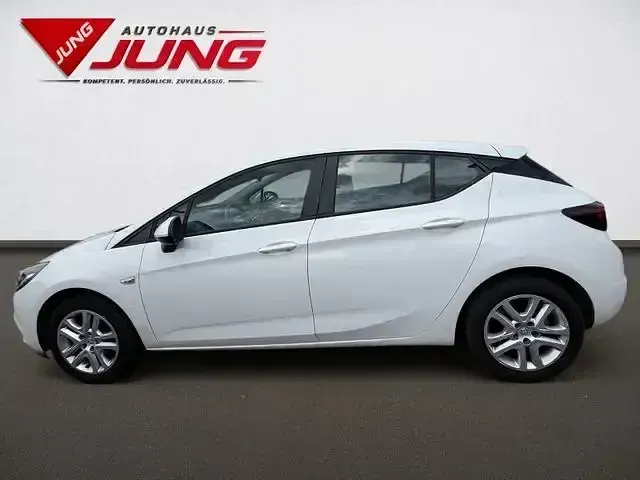 Gebraucht Opel Astra Edition 150 PS (110 kW) 2016 Weiß Limousine