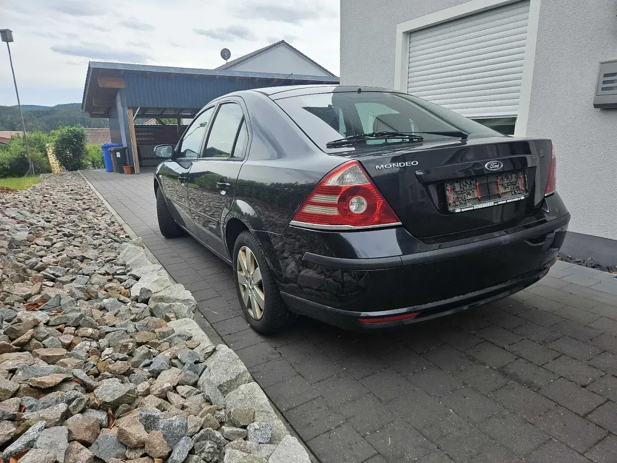 Gebraucht Ford Mondeo 125 PS (91 kW) 2007 Schwarz Limousine