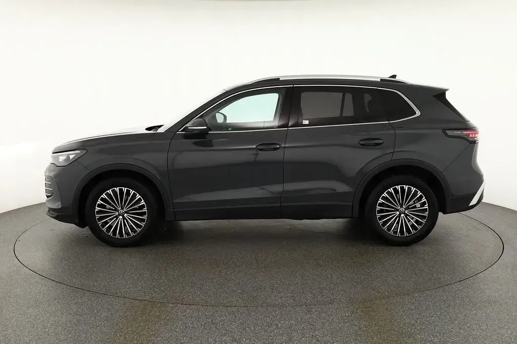 Gebraucht VW Tiguan 150 PS (110 kW) 2025 Grau SUV