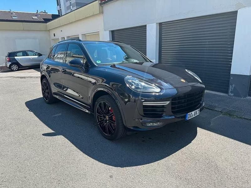 Schwarz Gebraucht 2016 Porsche Cayenne Turbo SUV | 42.970 € (Guter Preis) - Bild 1/4