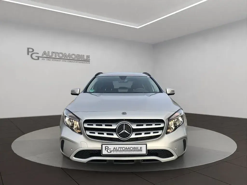 Usata Mercedes GLA200 156 CV (114 kW) 2017 Argento SUV