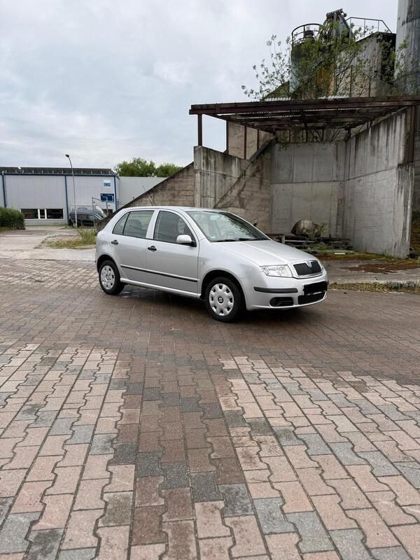 Grau Gebraucht 2004 Skoda Fabia Kleinwagen | 749 € (Guter Preis) - Bild 1/4