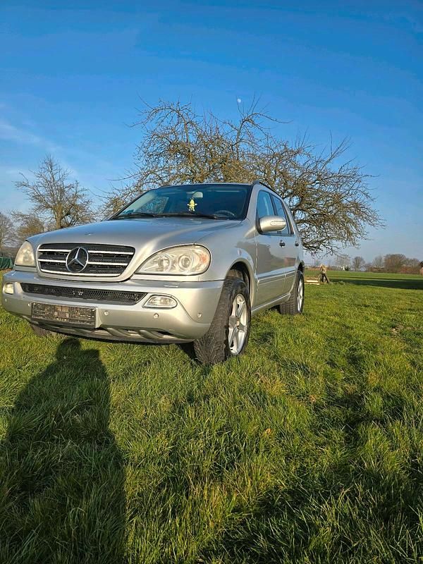 Silber Gebraucht 2002 Mercedes ML270 SUV | 4.000 € - Bild 1/4